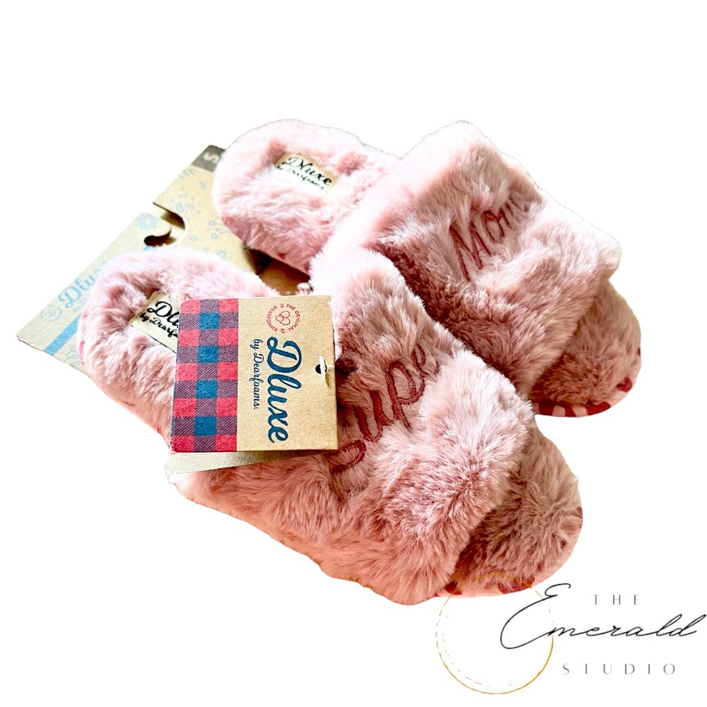 NWT Dluxe by Dearfoams Pink "Super Mom" Faux Fur Slide House Slipper